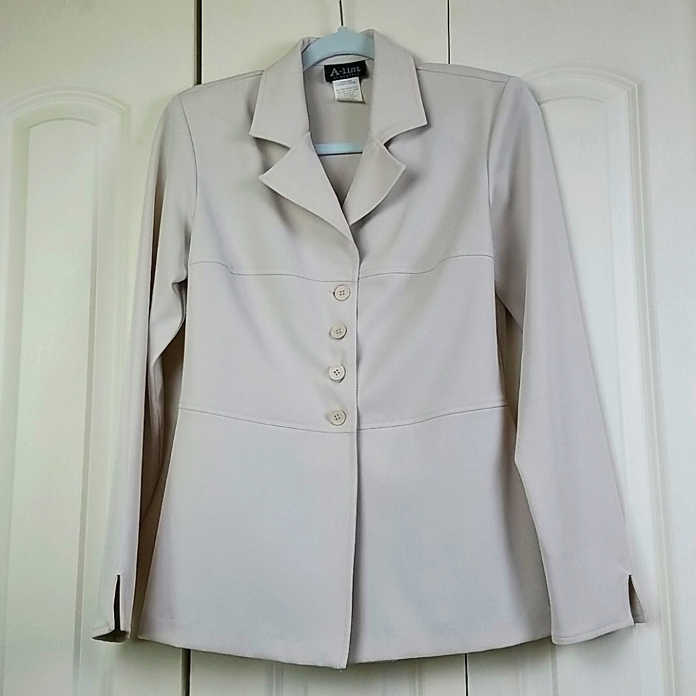 Wrapper A-list Tailored Cream Minimalist Jacket Size 7/8